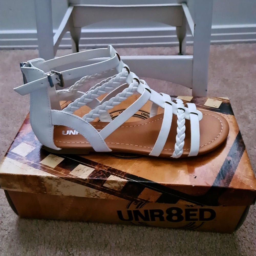 Size 7 White UNR8ED Sandals